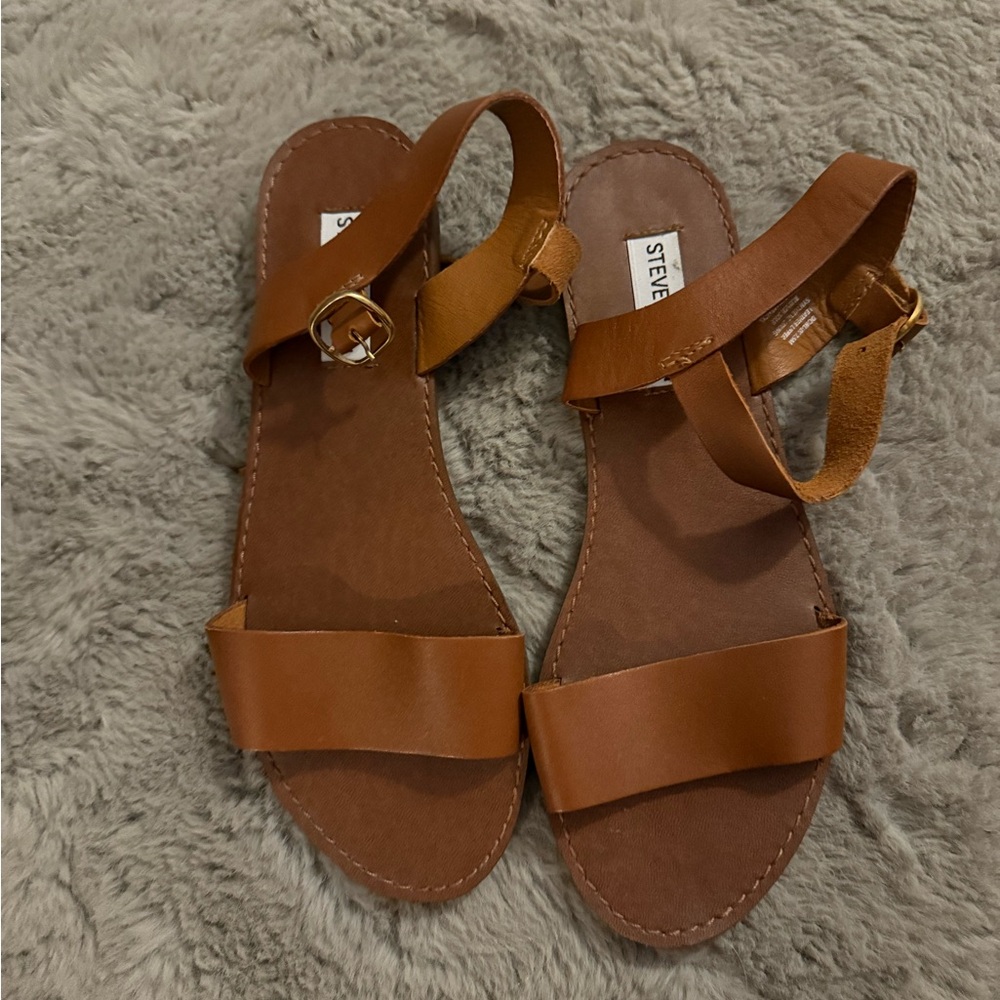 Steve Madden Tan Sandals Minimalist Design